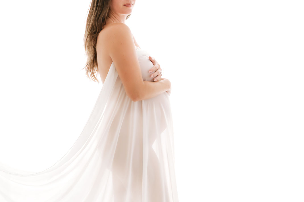 Séance grossesse studio et extérieur à l'oliveraie - futurs parents - muriel mees photographe - photo lingerie 