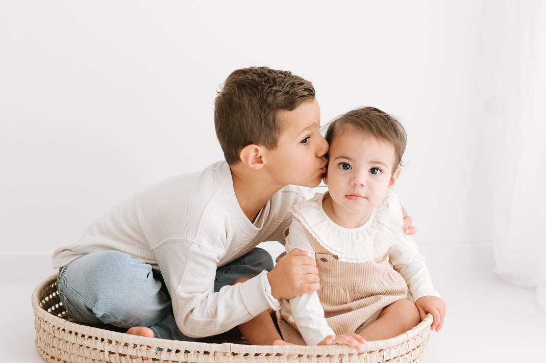 seance studio anniversaire 1 an seance photo en famille au naturel muriel mees photographe brignoles
