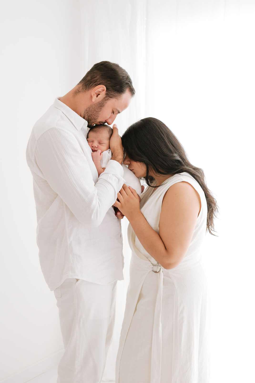 seance photo naissance au studio Brignoles - photographe de naissance au naturel et épuré - Le Val / Brignoles / Saint maximim la sainte baume / photographe naissance var 