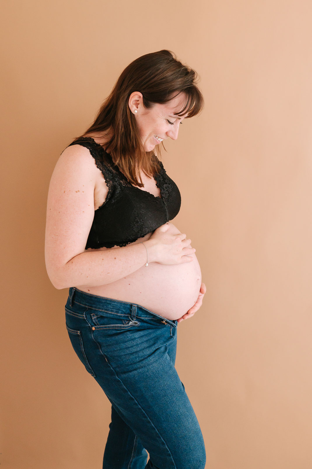 future maman - grossesse - seance photo mternité au studio muriel mees photogrhe Brignoles 