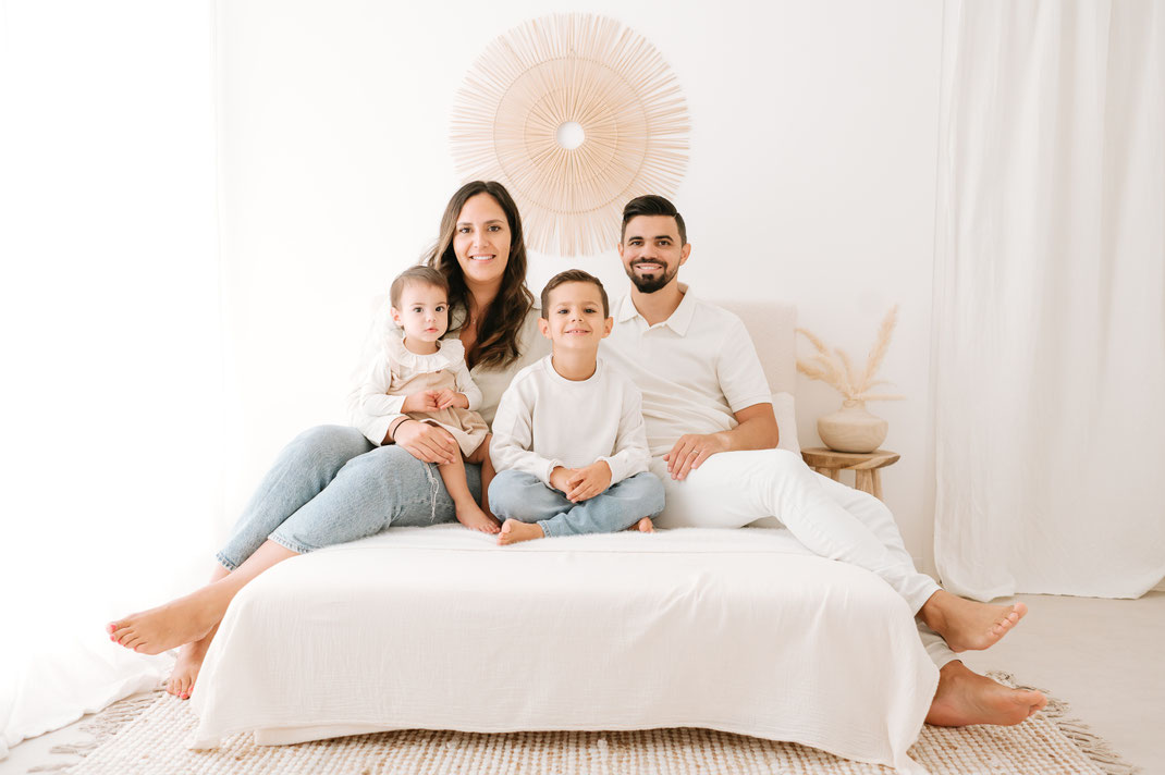 seance studio anniversaire 1 an seance photo en famille au naturel muriel mees photographe brignoles