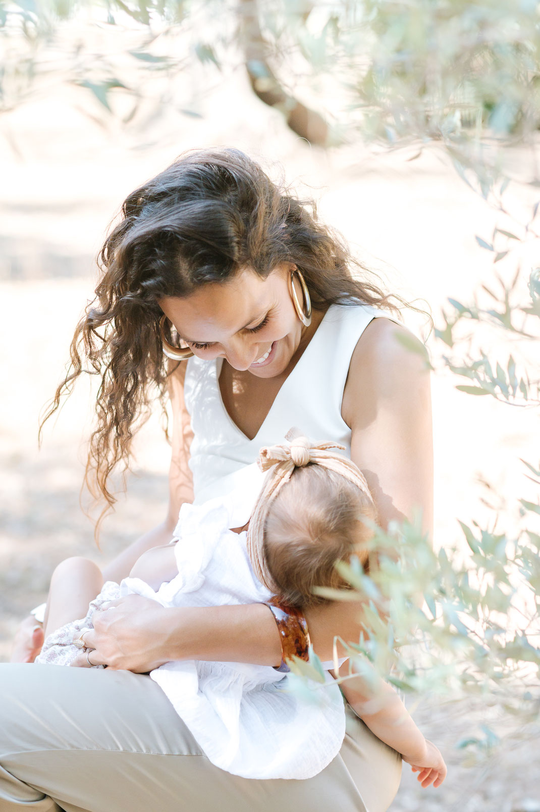 seance famille à L'oliveraie - seance photo en extérieur - famille - photographe var Muriel mees 