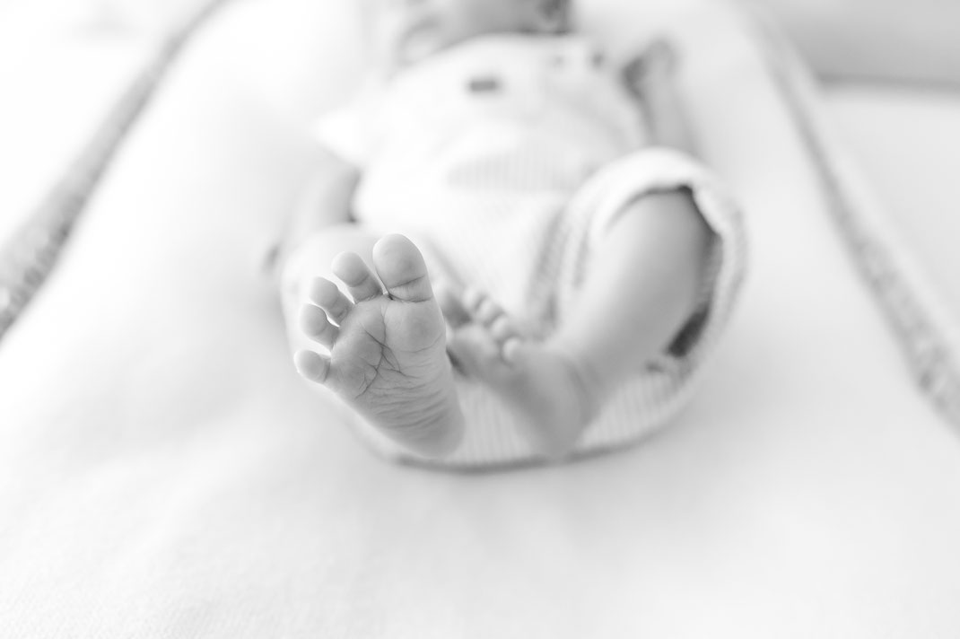 seance naissance au studio - seance photo naturelle du bébé - muriel mees photographe brignoles