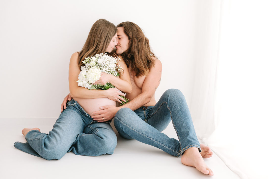 Séance grossesse studio et extérieur à l'oliveraie - futurs parents - muriel mees photographe - photo lingerie 