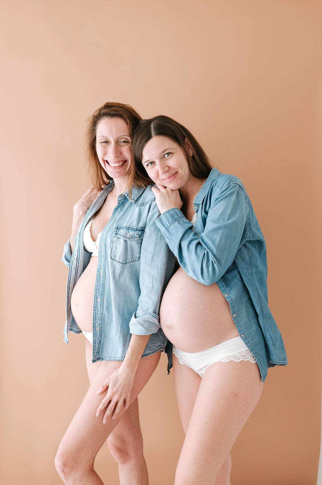photographe brignoles seance photo grossesse studio photo naturelle shooting grossesse naturel couple femme enceinte future maman