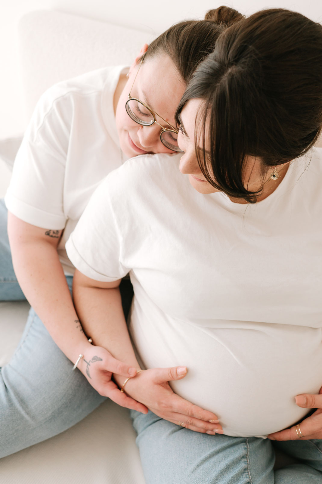 Muriel Mees Photographie — séance maternité en studio à Brignoles, futures mamans - seance photo naturelle 