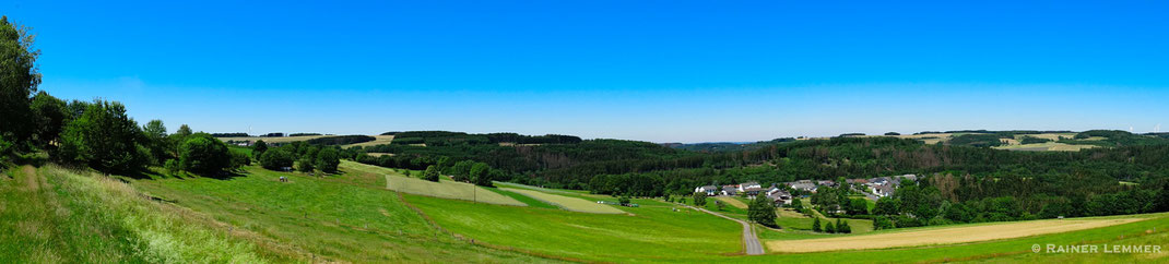 Aussicht vom Panorama Rundweg "750" auf Heuzert