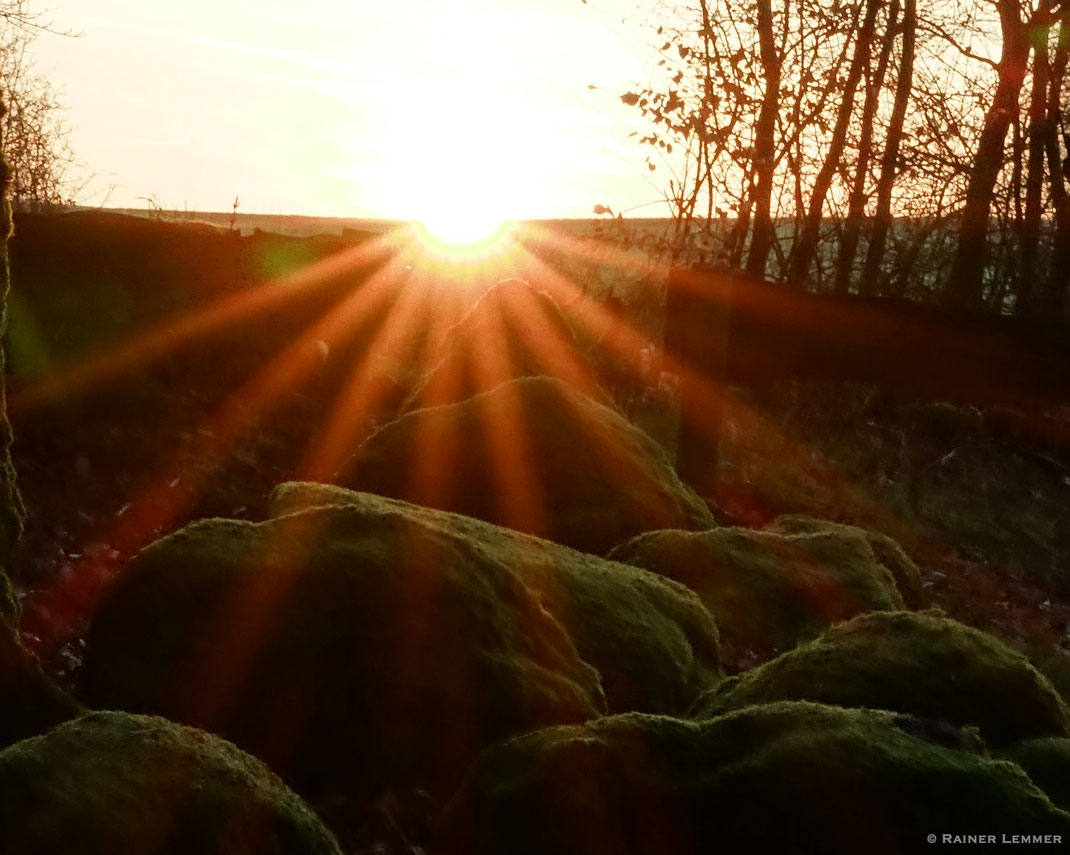 Sonnenaufgang an der Astronomisch-Kalendarischen Steinsetzung