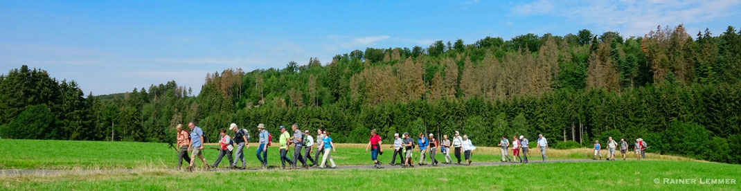 "Donnerstags-Wandergruppe" bei Heuzert