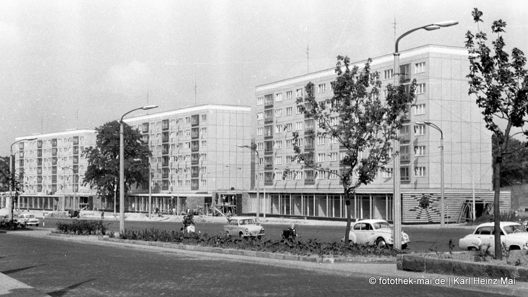 Drei Wohn- und Geschäftshäuser als Neubauten