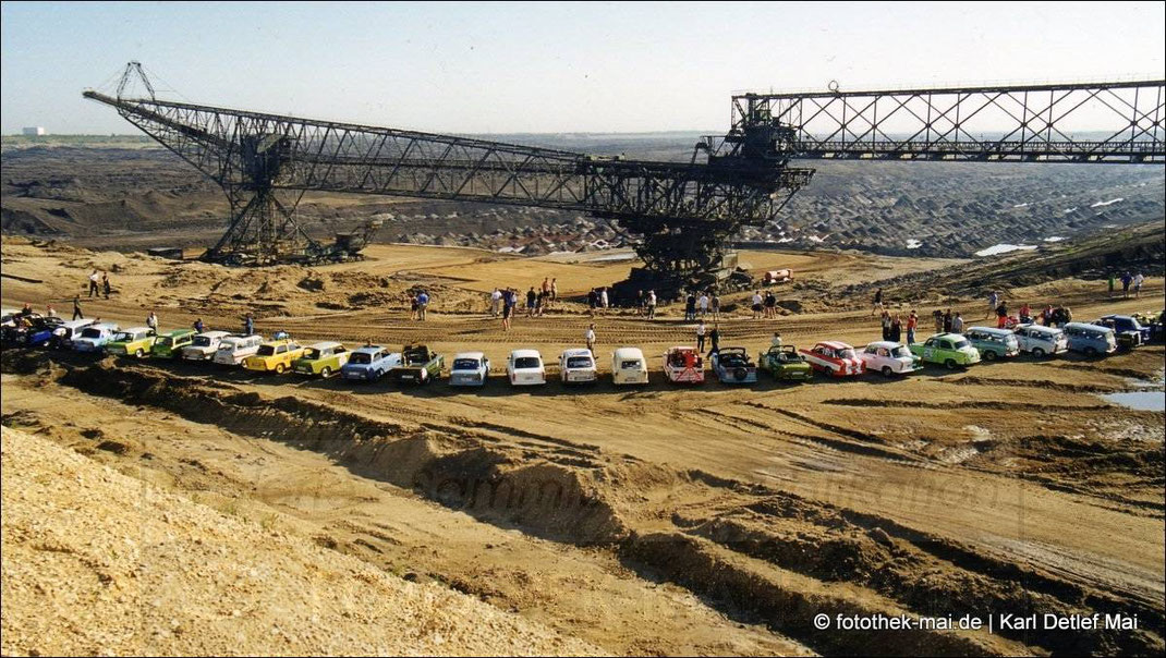 Tagebau Zwenkau mit Förderbrücke AFB18 zur Trabi-Rallye 2000