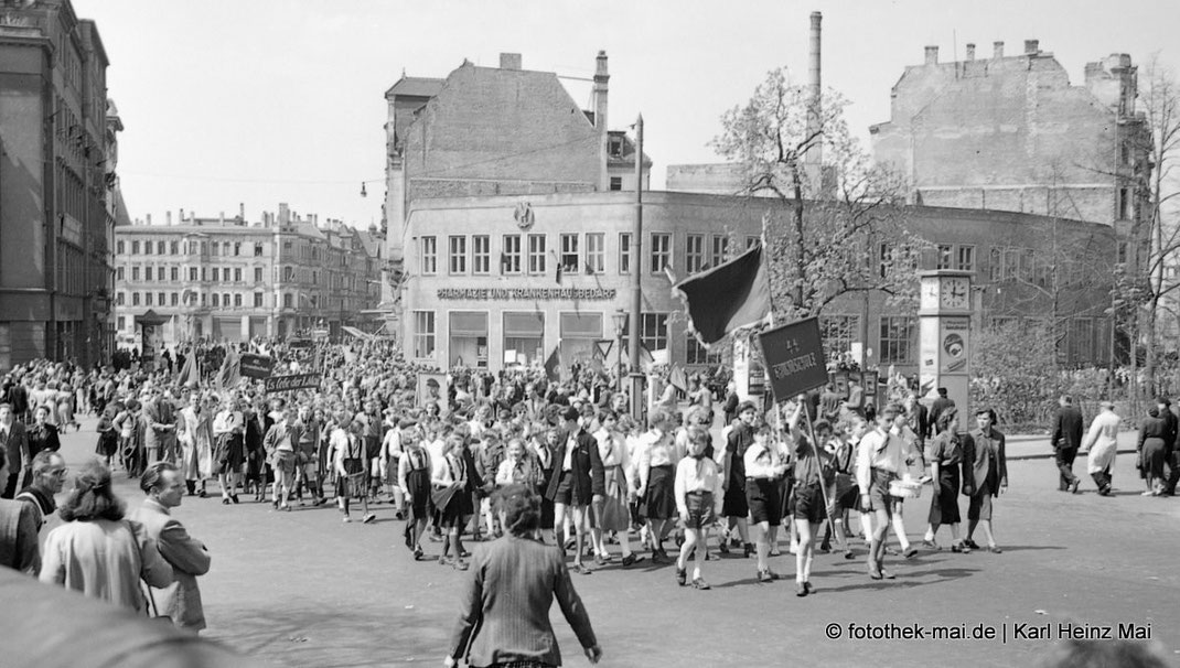 Demonstrierende Menschen am Dittrichring