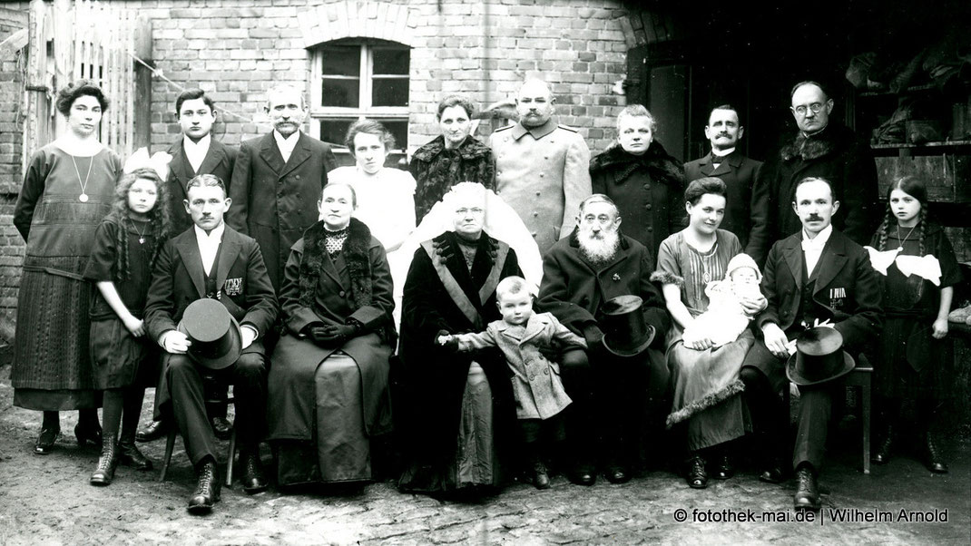 Familienbild Goldene Hochzeit auf dem Bauernhof bei Freyburg/Unstrut