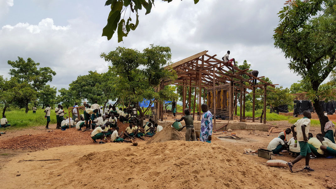 'A Handmade School for Ghana' built with the aid of local choolchildren practicing the Bottle-Brick construction technique in Sang, Northern Ghana
