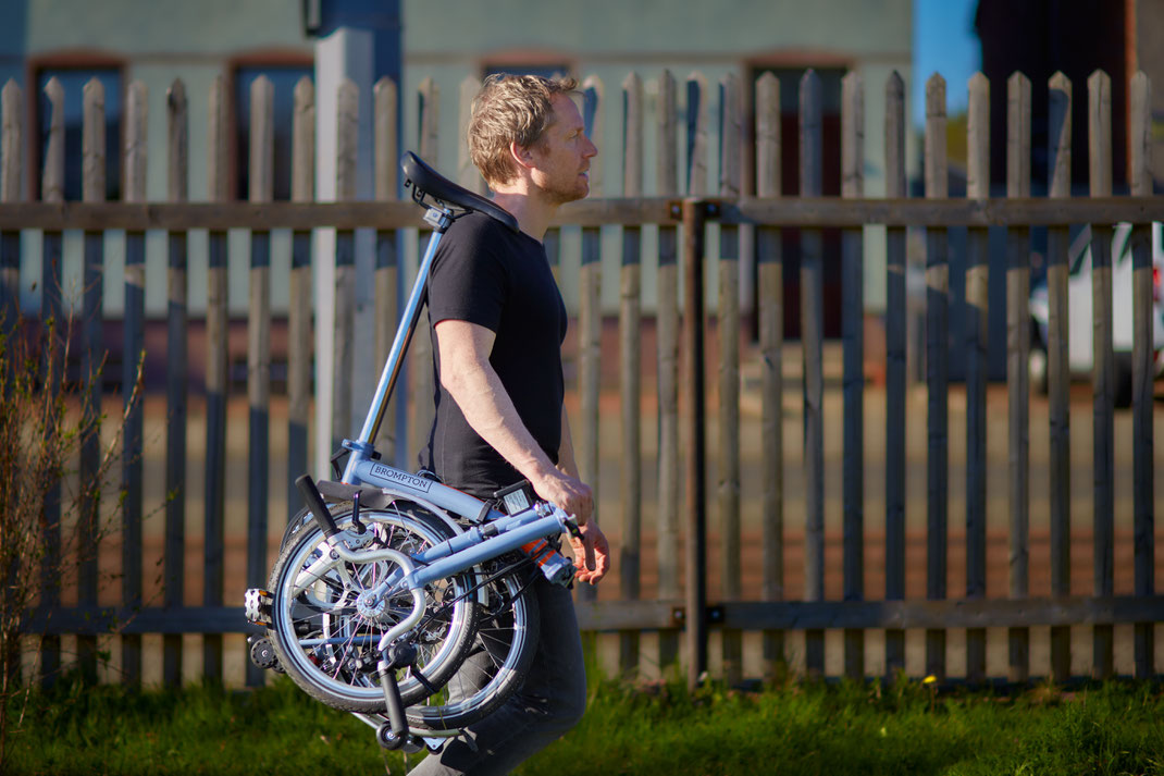 Der carryhook als cleverer Trage Hack für das Brompton