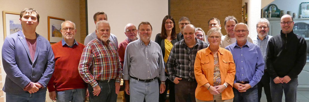 Vorstand und Delegierte der Regionalgruppe 2019 - 2025, links Marc Sitkewitz (Leiter LBV-Bezirksgeschäftsstelle Unterfranken), Wahlabend 2019