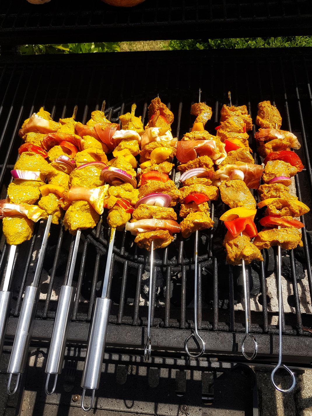 Schweinefilet Schweinefiletspieße Ziegenkäse im Serranomantel