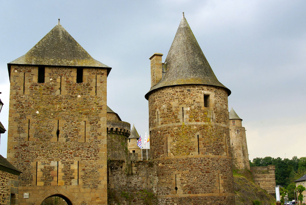 Visitez le Fabuleux Château de Fougères, non loin du Mont Saint Michel, lors de votre séjour aux Jardins de la Pérouse du Mitan