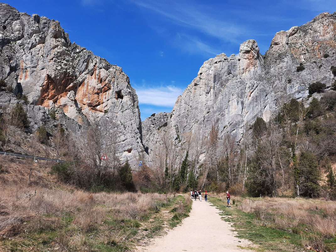 L'entrée du Desfiladero de Yecla entre les parois rocheuses