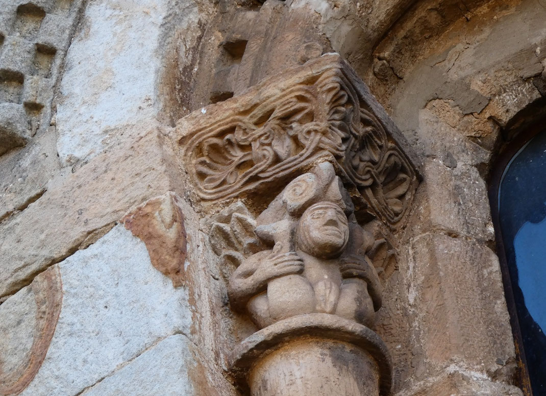 Sculpture extérieure sur une des fenêtres