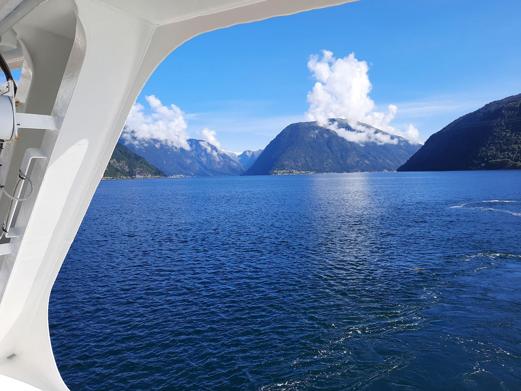 Ferry entre Dragsvik et Hella