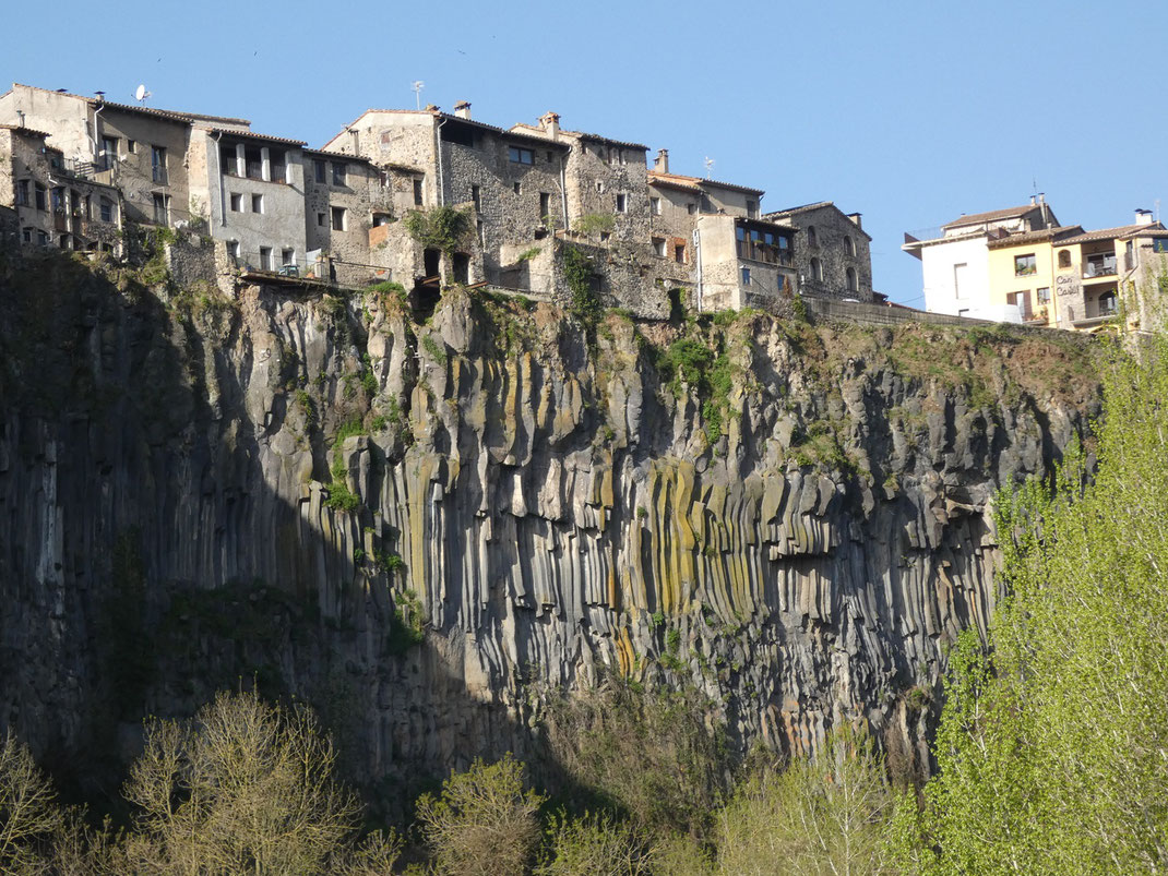Les maisons sur les orgues basaltiques
