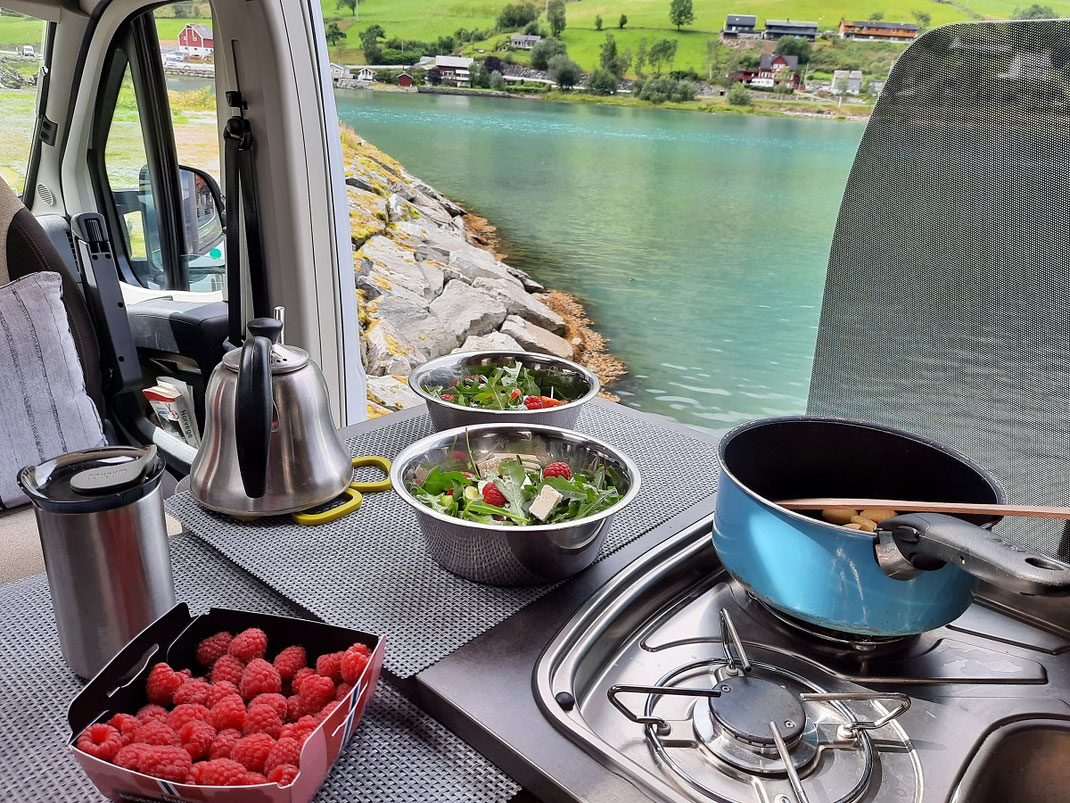 Cuisiner face à un fjord, cela change tout ! 😉