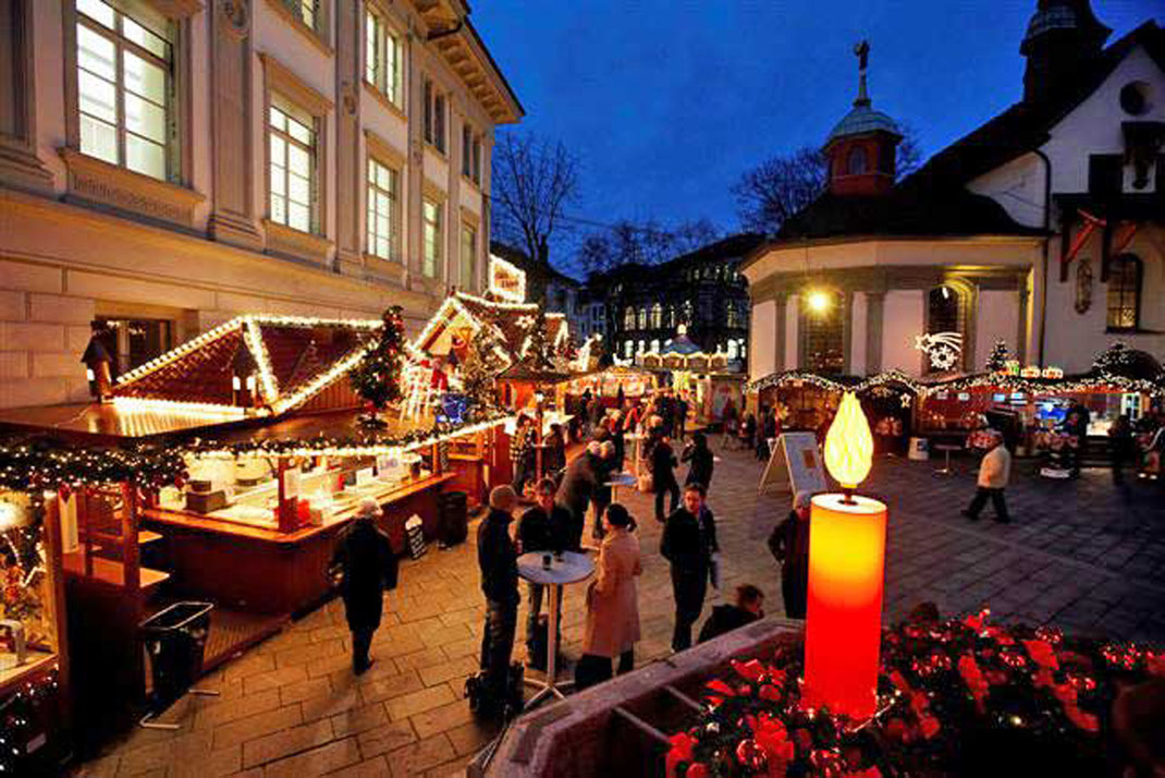 Weihnachtsmarkt Luzern am Franziskanerplatz - (c) Lozärner Wiehnachtsmärt