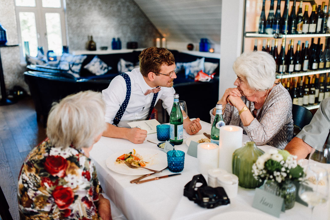 Hochzeitsfotograf aus Marburg Tomo Takemura, Restaurant Waldschlösshen Dagobertshausen