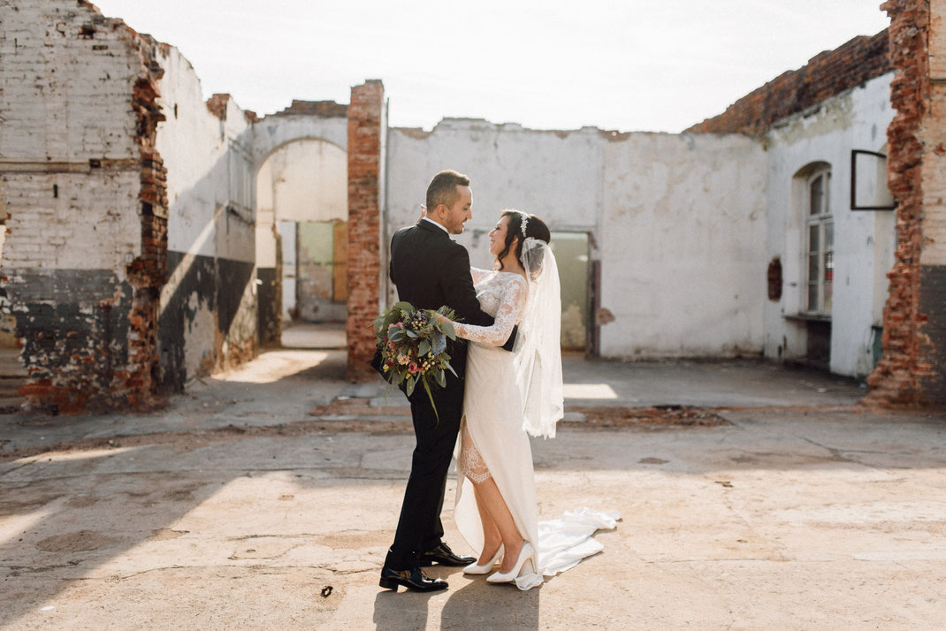 Hochzeitsfotograf aus Marburg Tomo Takemura, Rotkelchen, Waggonhalle