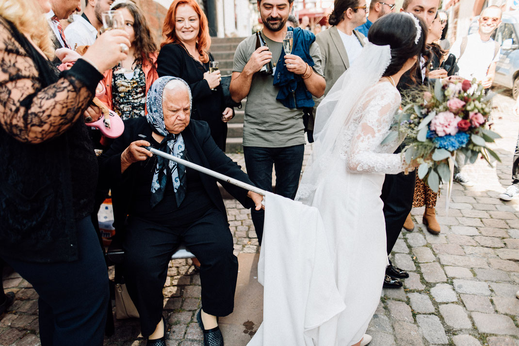 Hochzeitsfotograf aus Marburg Tomo Takemura, Rotkelchen, Waggonhalle