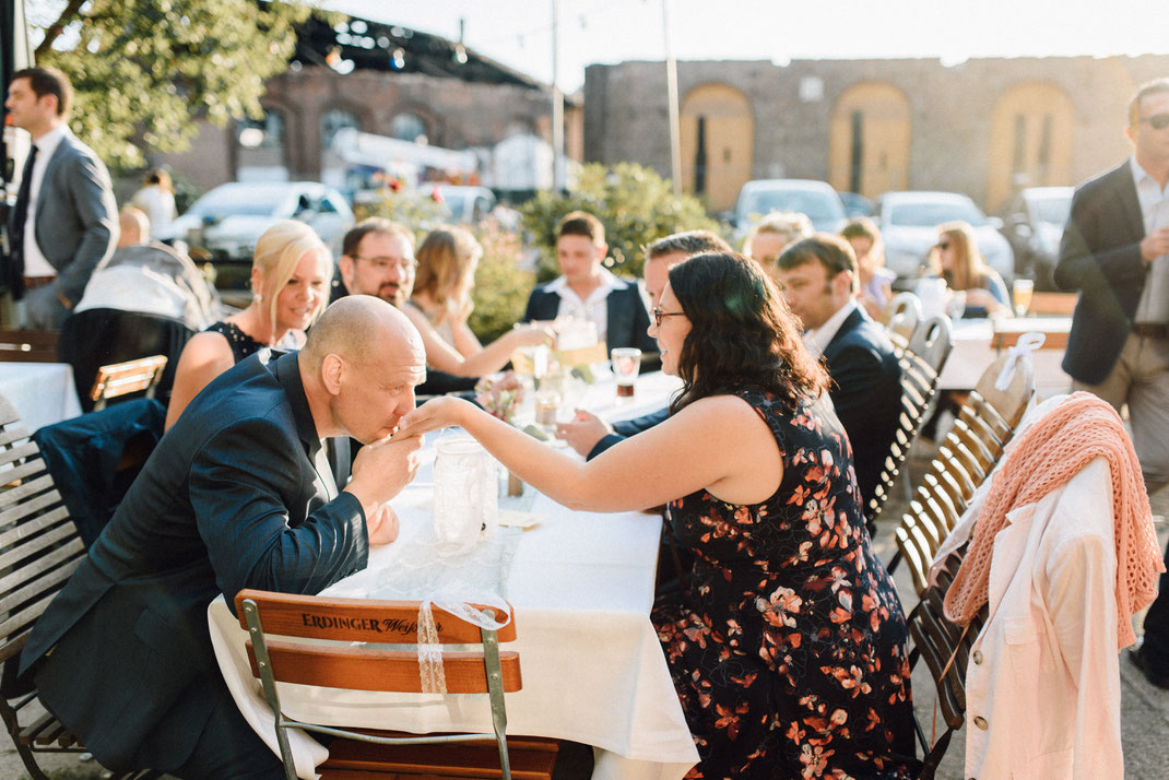 Hochzeitsfotograf aus Marburg Tomo Takemura, Rotkelchen, Waggonhalle