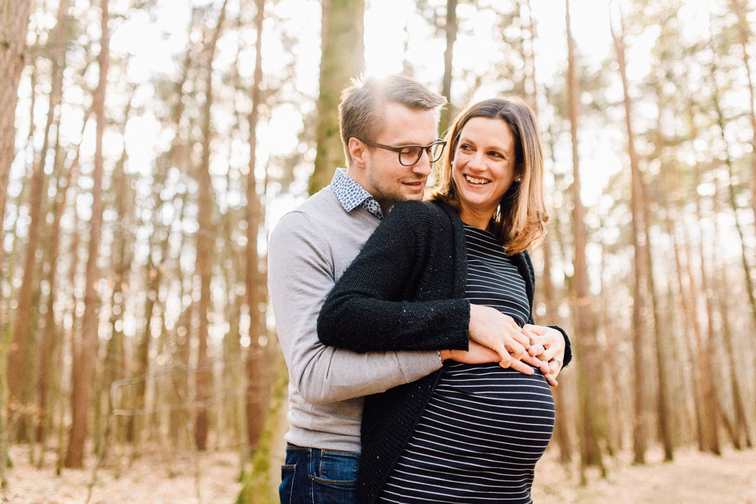 Familienfotograf Marburg Tomo Takemura, Familienreportage, Familienbilder, Babybauch