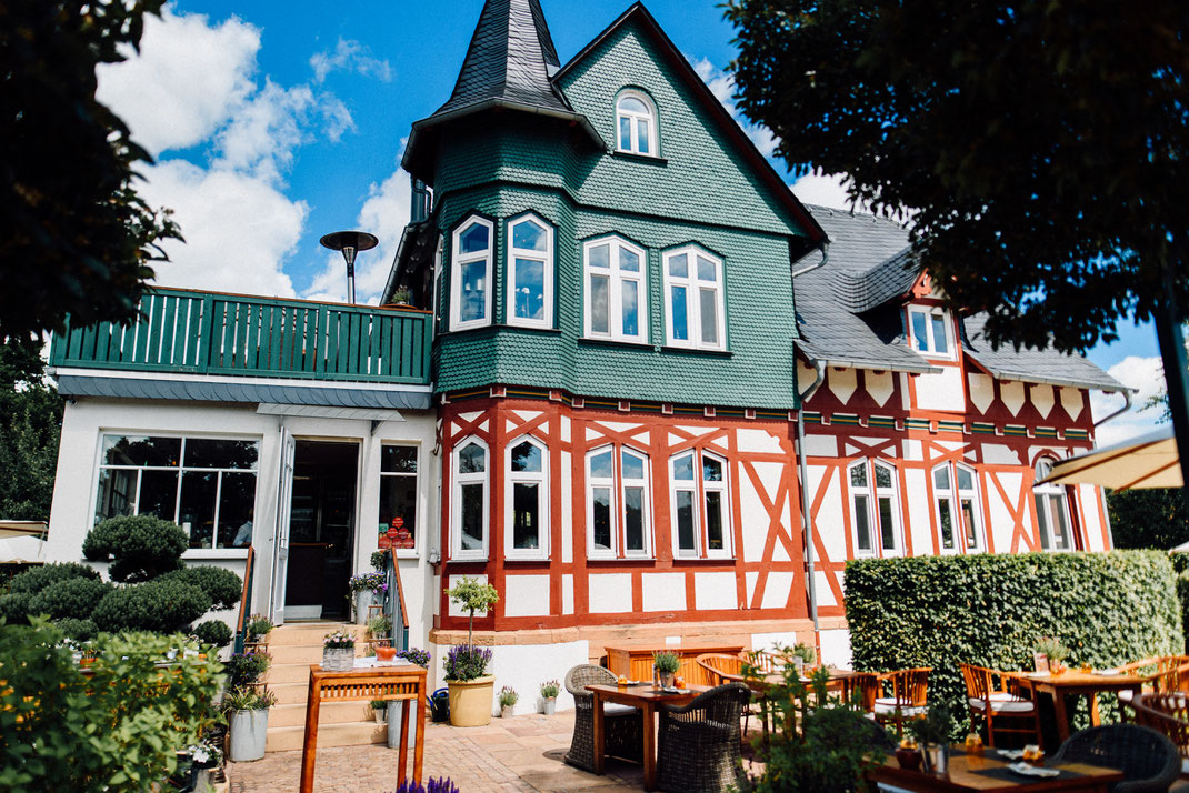 Hochzeitsfotograf aus Marburg Tomo Takemura, Restaurant Waldschlösshen Dagobertshausen