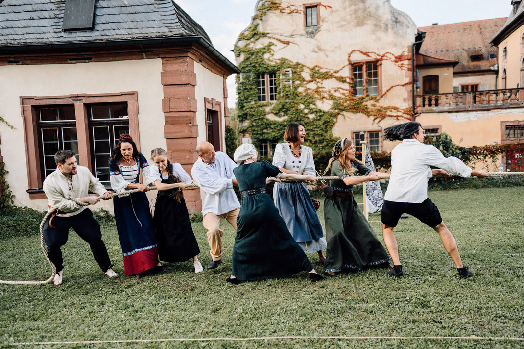 Hochzeitsfotograf in Wertheim Tomo Takemura, Kloster Bronnbach, Mittelalterliche Hochzeit