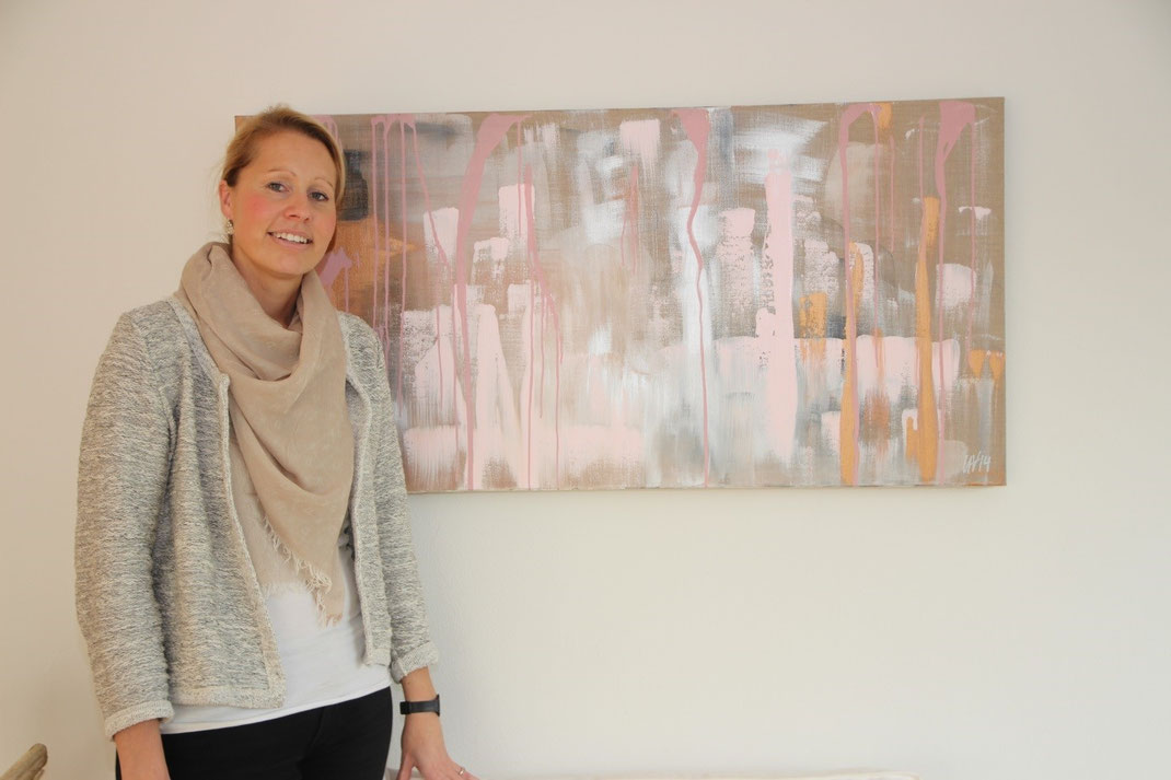 Ursula Vonhuben malt mit Freude und Herz und bringt es mit Acryl auf die Leinwand.