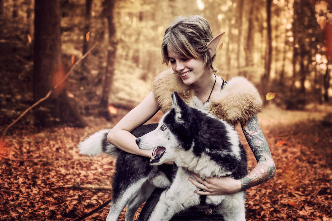 Husky Shooting in Singen Bodensee Mühlhausen Ehingen Tierfotografie Fotoshooting Portrait Fotografie Fotograf Vogt Wangen Ravensburg Fine Art Emotion Hund Portraitfotografie Tier Liebe Tierfoto Natur Kuscheln Fantasy Fantasyfotografie Artist Herbst Elf