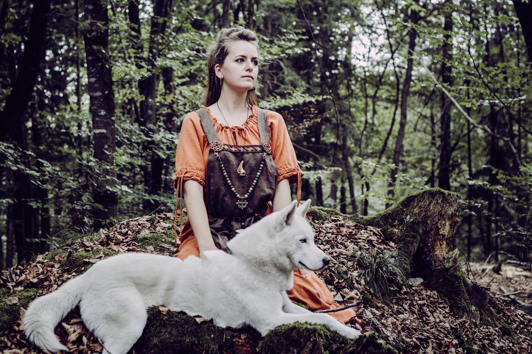 Husky Shooting in Singen Bodensee Mühlhausen Ehingen Tierfotografie Fotoshooting Portrait Fotografie Fotograf Vogt Wangen Ravensburg Fine Art Emotion Hund Portraitfotografie Tier Liebe Tierfoto Natur Kuscheln Fantasy Fantasyfotografie Artist Herbst