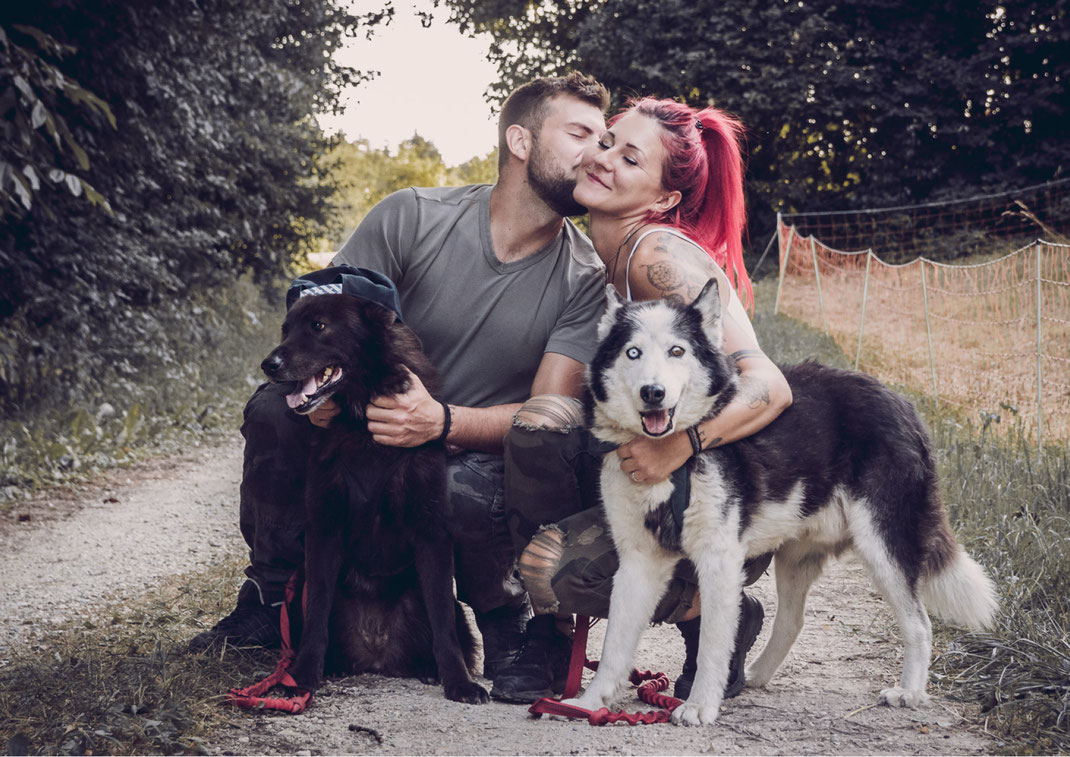 Portrait Fotografie Fotograf Vogt Wangen Ravensburg Fine Art Emotion Hund Portraitfotografie Husky Tierfotografie Tier Liebe Kuscheln Natur Singen Ehingen Wandern Spazieren