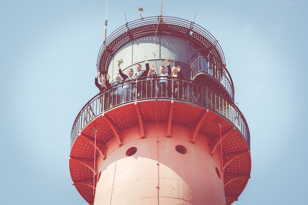 heiraten auf dem leuchtturm, leuchtturmhochzeit, westerhever leuchtturm, brautpaar, hochzeit, standesamt, fotograf st. peter-ording, schafe, fotograf westerhever leuchtturm