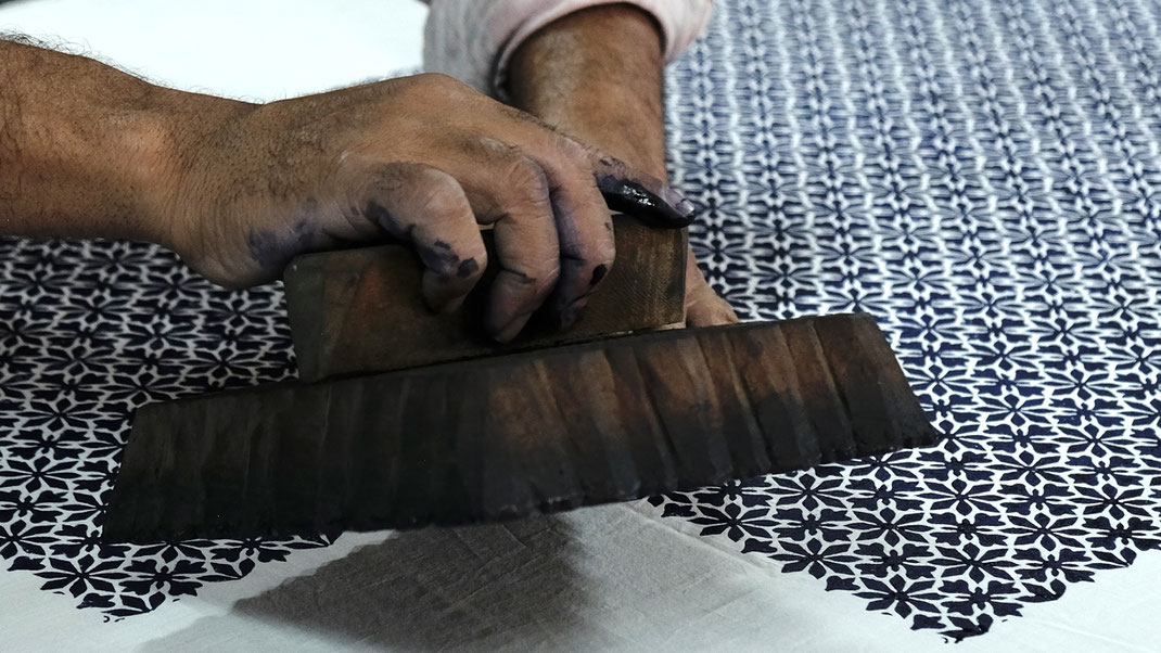 Indische Blockprint Kurse , Original Blockprint Technik mit grossen Stempelkissen. Tauche ein in die faszinierende Welt des Handdrucks