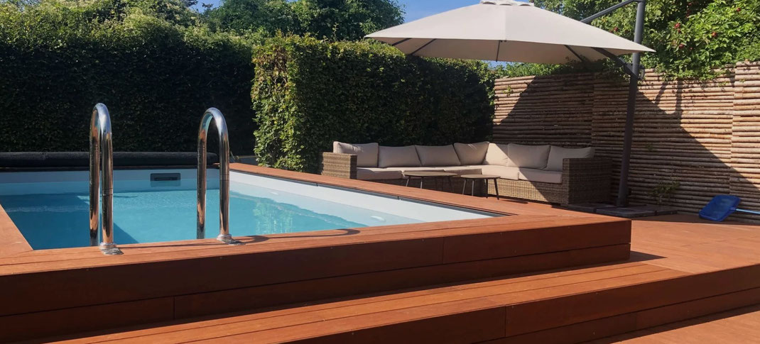 Bambus Terrasse als Pooldeck montiert  zweistufig