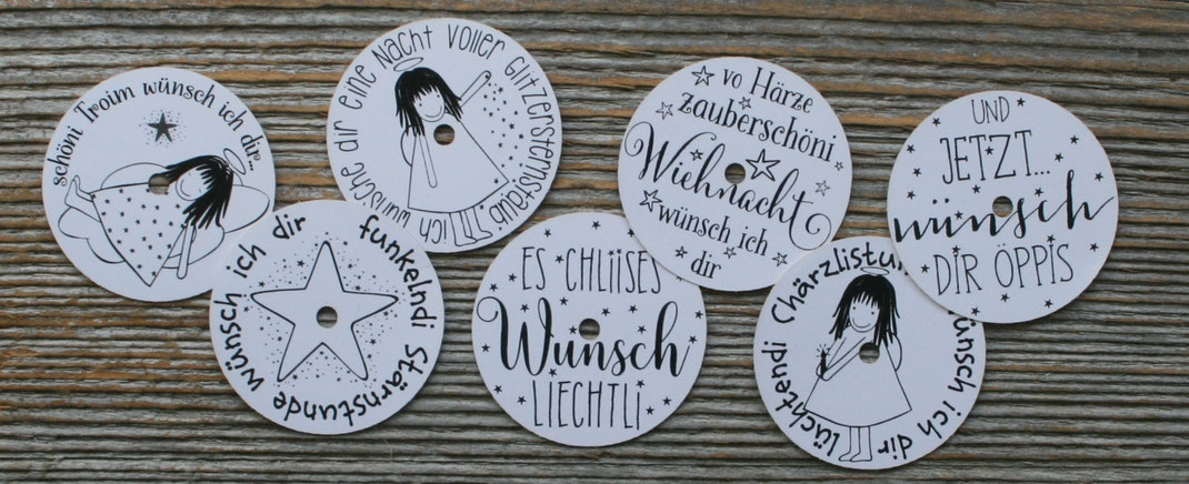 mit kleinen Wünschen bedruckte Teelichtbotschaften