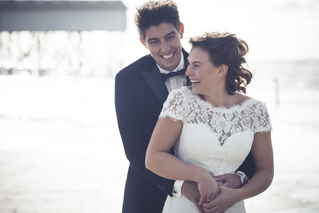 Hochzeitsfotograf Sankt Peter-Ording an der Nordsee - Spaß beim Hochzeitsbilder-Machen