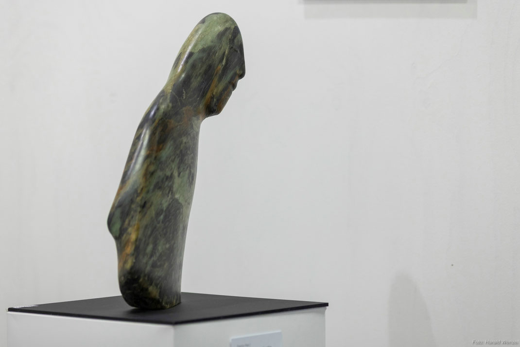Panta rhei / Für Goethe / Die malenden Steine / Stein / 40 cm / 2021 / Foto Harald Wenzel