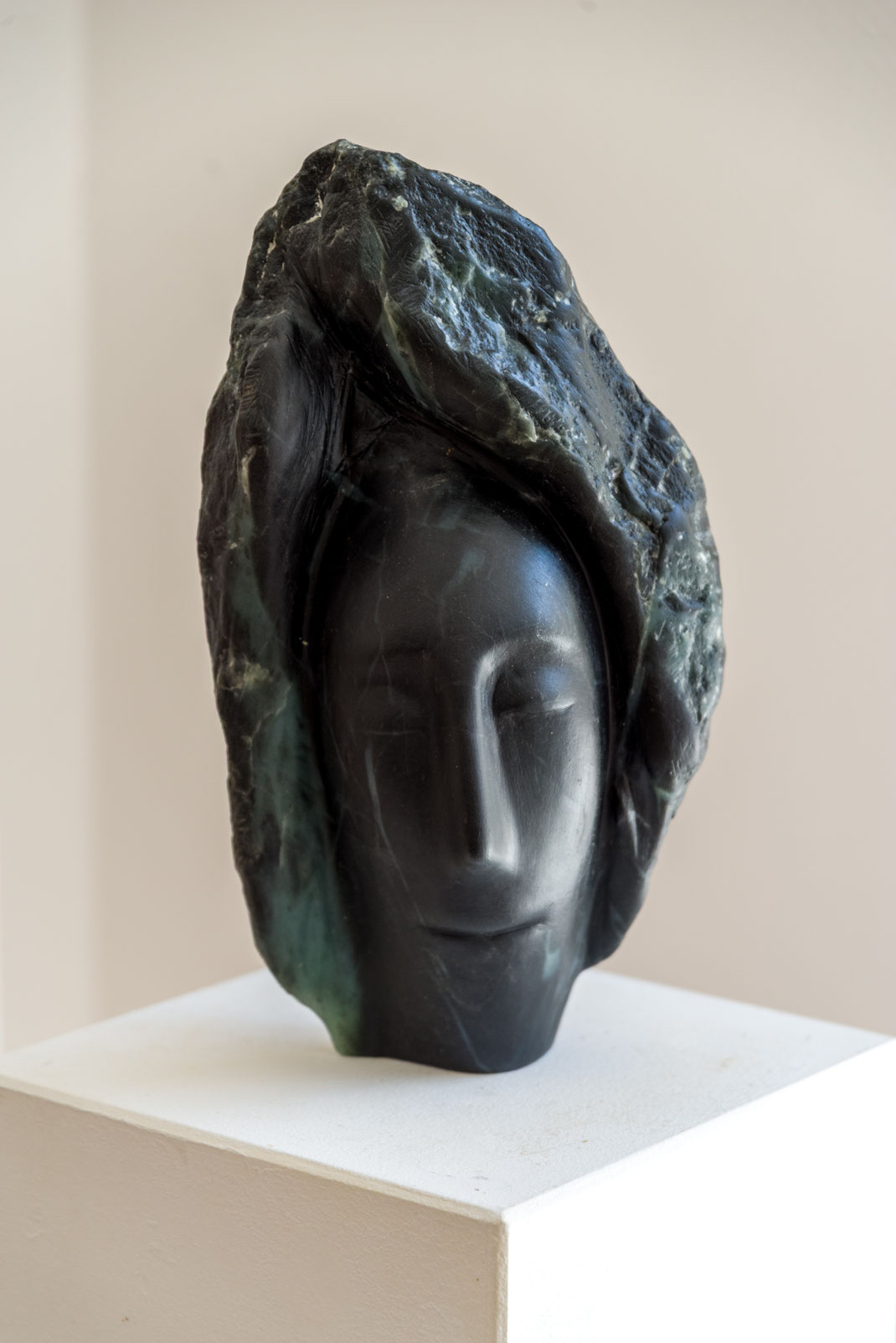 Heidrun Feistner: Il cipresso / Die Wörlitzer Steine / Stein / 25,5 cm / 2026 / Foto Olaf Mokansky