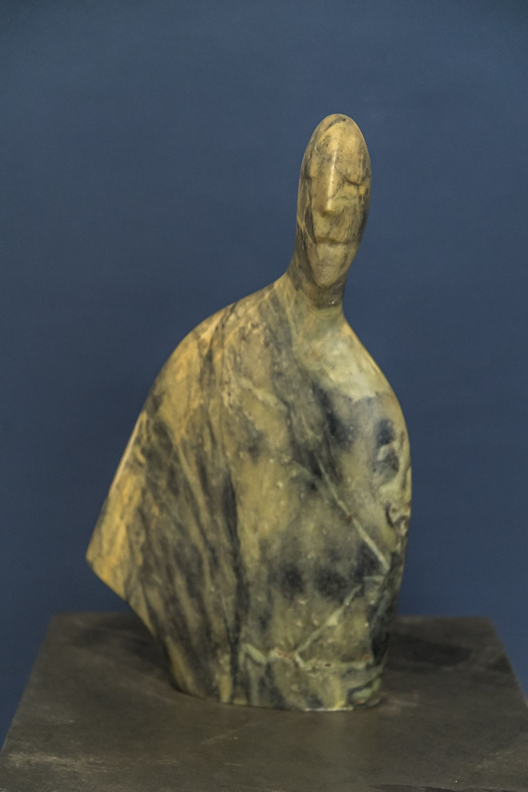 Heidrun Feistner: Der Gast, für Paul Celan / Engel der Geschichte / Stein / 34 cm / 2020 / Foto Olaf Mokansky