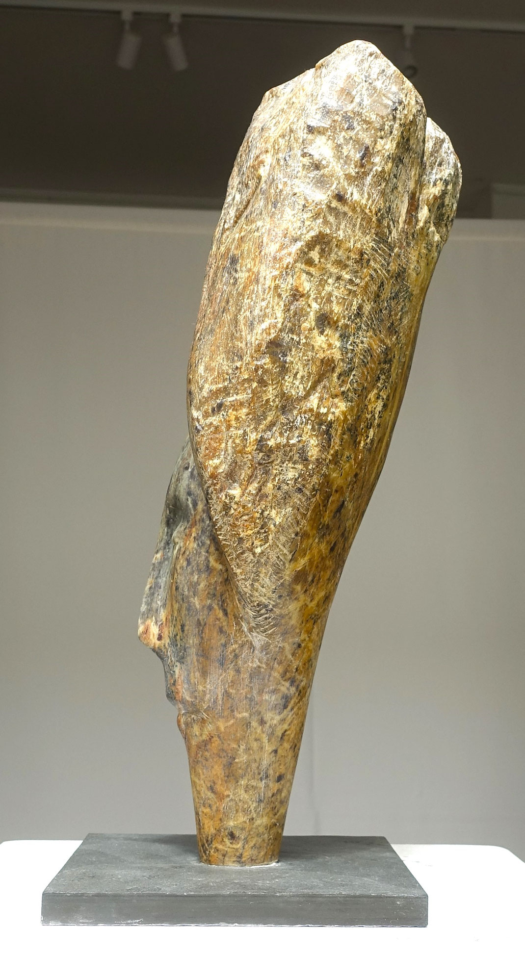Heidrun Feistner: Ascherah / Stein / 37 cm / 2025 / Foto HF