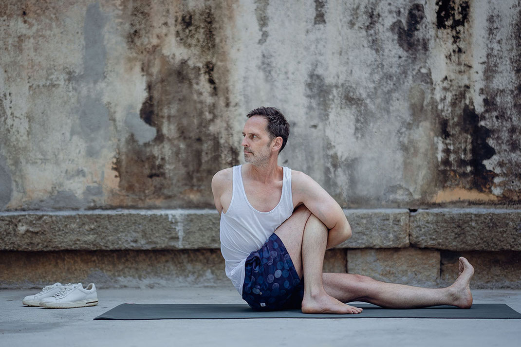 Ashtanga Yoga fördert gleichermaßen Kraft und Flexibilität. Körperlich wie geistig.