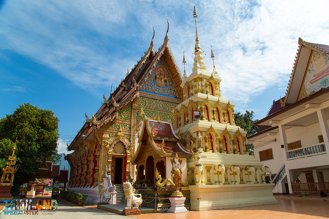 Imposante Tempel in der Nan Provinz